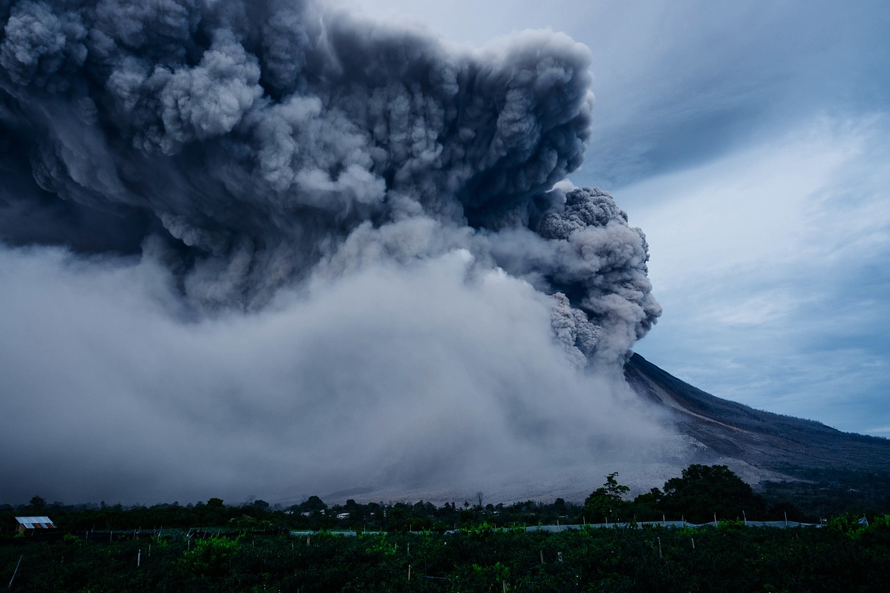 富士山火山喷发最新动态，影响、观测与分析