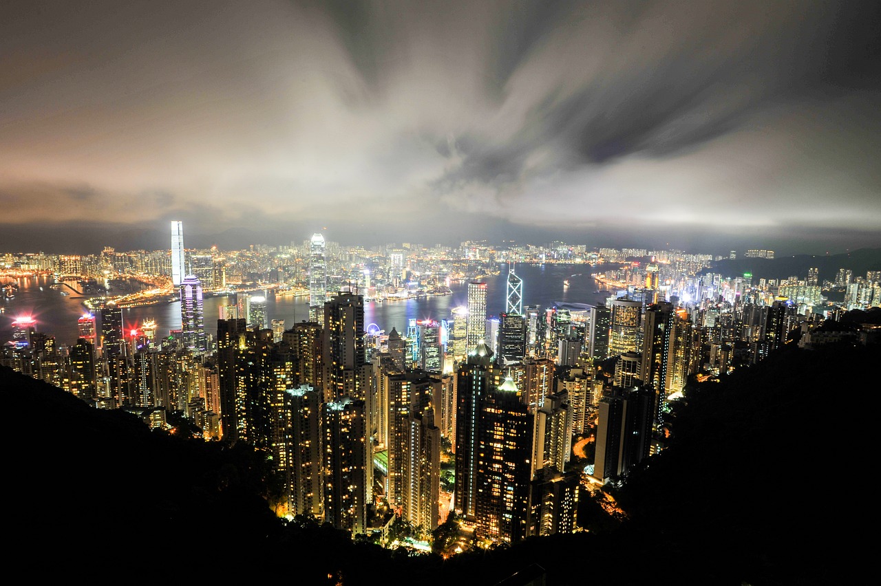 最新潮流夜生活，探索城市夜晚的新领域，尽享精彩夜生活！